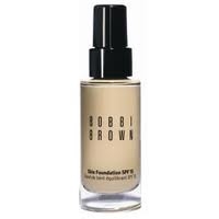 <h2><strong>Le fond de teint &eacute;quilibrant Bobbi Brown</strong></h2>
<p>Sp&eacute;cialement con&ccedil;u pour les peaux mixte, il s&rsquo;agit d&rsquo;un fond de teint qui assouplit, hydrate et resserres les pores. Presque invisible, il garantit un effet&nbsp; naturel, donne de l&rsquo;&eacute;clat au visage et masque les imperfections comme les t&acirc;ches, les boutons, pour parfaire l&rsquo;effet bonne mine !</p>
<p>﻿</p>